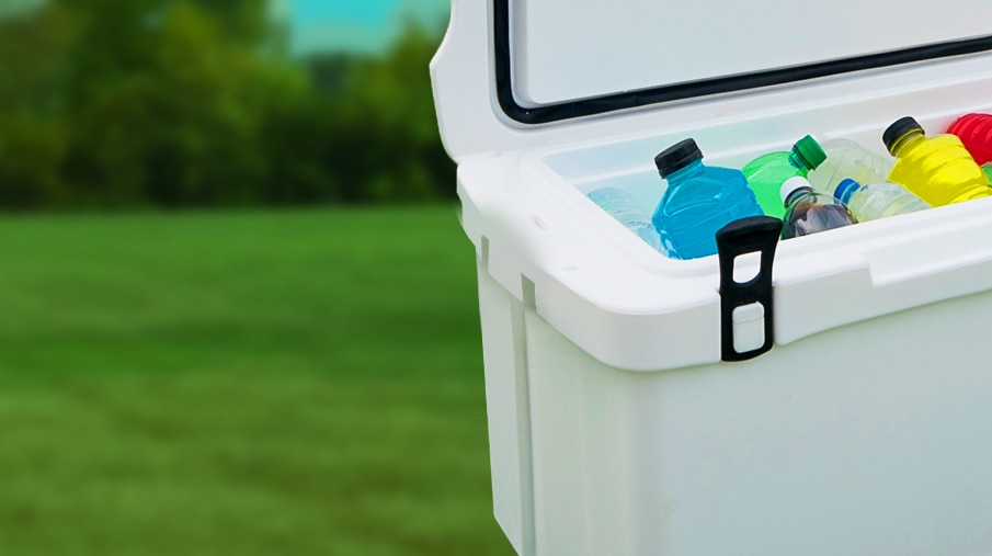 P&SP Rotomolding - White cooler with sports drinks and water